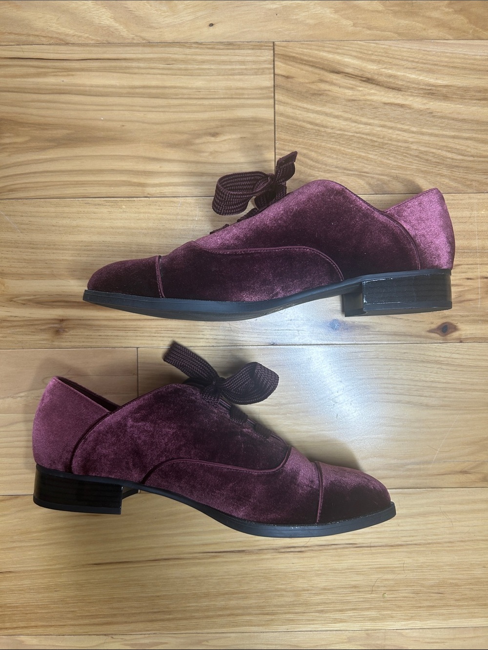 Nine West Burgundy Velvet Lace-Up Oxfords | Size 9.5 - Picture 3 of 7